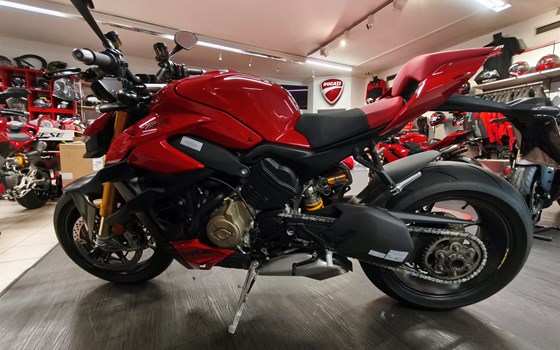 Gebrauchtmotorrad Ducati Streetfighter V4 S - Bild 5