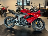 Gebrauchtmotorrad Triumph Daytona 660 neues Modell * Rot