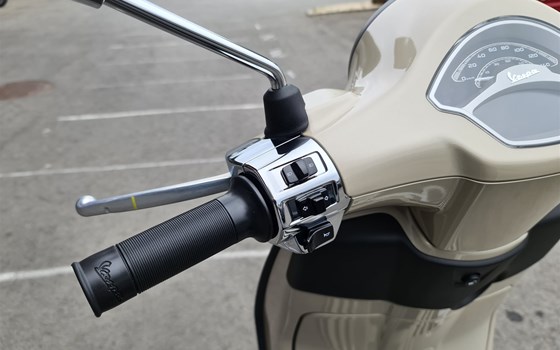 Neufahrzeug Vespa Primavera 125 S - Bild 7 Neufahrzeug Vespa Primavera 125 S - Bild 7