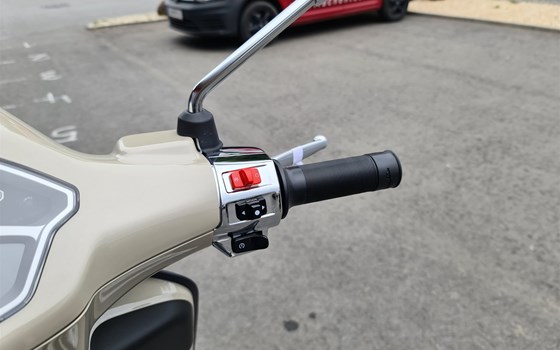Neufahrzeug Vespa Primavera 125 S - Bild 8 Neufahrzeug Vespa Primavera 125 S - Bild 8