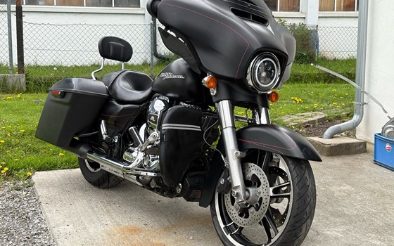 Gebrauchtmotorrad Harley-Davidson Street Glide FLHX - Bild 1 Gebrauchtmotorrad Harley-Davidson Street Glide FLHX - Bild 1