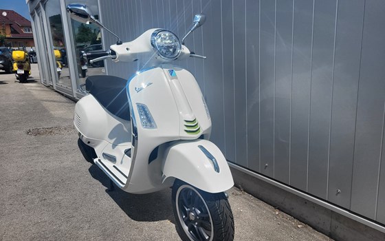 Neufahrzeug Vespa GTS 125 Super Tech - Bild 3 Neufahrzeug Vespa GTS 125 Super Tech - Bild 3