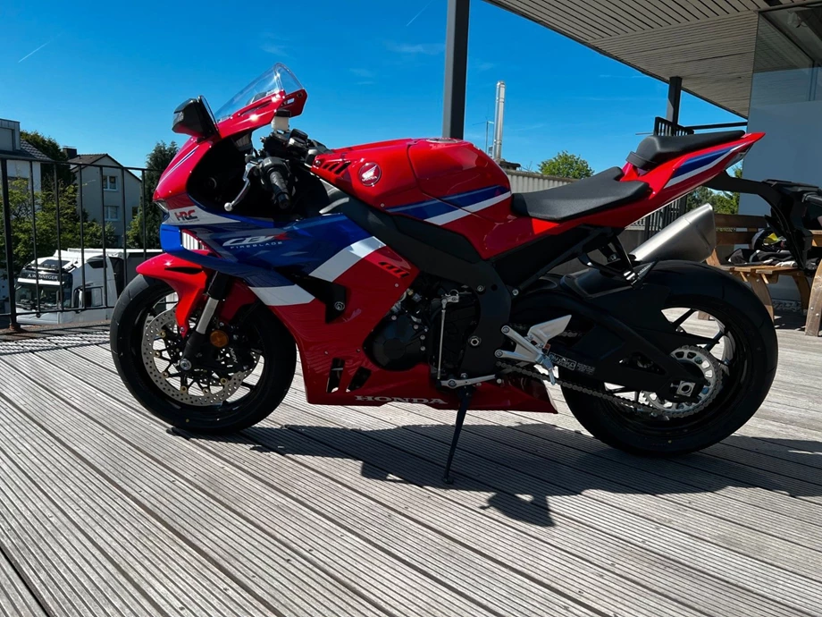 Angebot Honda CBR1000RR-R Fireblade Bild 2: Angebot Honda CBR1000RR-R Fireblade