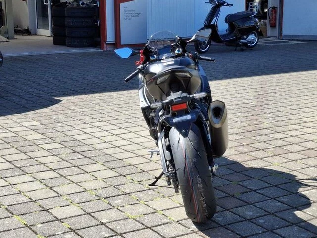 Offer Honda CBR1000RR Fireblade Bild 2: Offer Honda CBR1000RR Fireblade