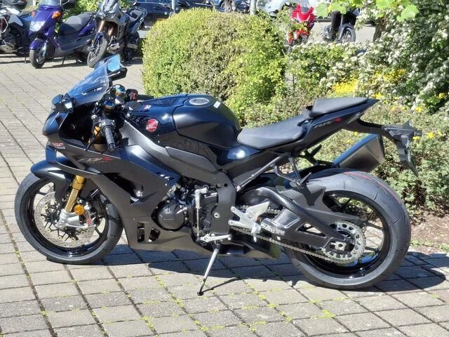 Offer Honda CBR1000RR Fireblade Bild 3: Offer Honda CBR1000RR Fireblade