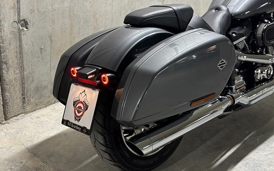 Gebrauchtmotorrad Harley-Davidson Softail Sport Glide FLSB - Bild 3 Gebrauchtmotorrad Harley-Davidson Softail Sport Glide FLSB - Bild 3