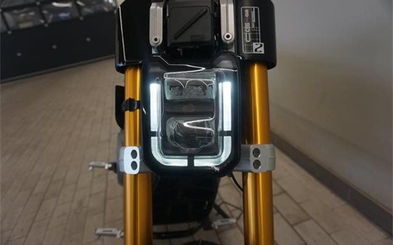 Gebrauchtmotorrad BMW CE 02 4kW - Bild 2 Gebrauchtmotorrad BMW CE 02 4kW - Bild 2