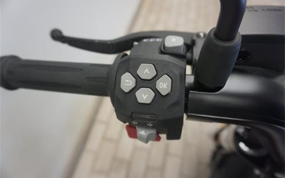 Gebrauchtmotorrad BMW CE 02 4kW - Bild 6 Gebrauchtmotorrad BMW CE 02 4kW - Bild 6