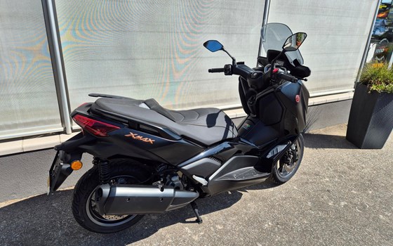 Gebrauchtmotorrad Yamaha XMAX 300 Tech MAX - Bild 3 Gebrauchtmotorrad Yamaha XMAX 300 Tech MAX - Bild 3
