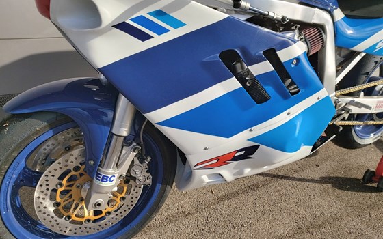 Gebrauchtmotorrad Suzuki GSX-R 1100 - Bild 13 Gebrauchtmotorrad Suzuki GSX-R 1100 - Bild 13