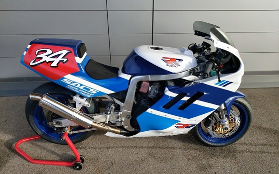 Gebrauchtmotorrad Suzuki GSX-R 1100 - Bild 4 Gebrauchtmotorrad Suzuki GSX-R 1100 - Bild 4