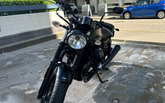 Gebrauchtmotorrad Moto Guzzi V7 750 Stone - Bild 1 Gebrauchtmotorrad Moto Guzzi V7 750 Stone - Bild 1