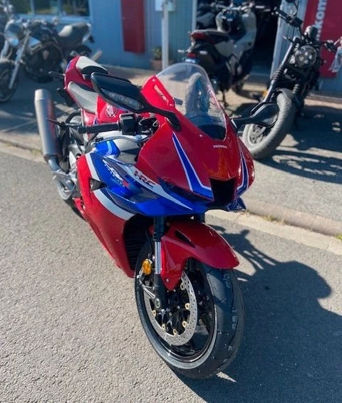 Angebot Honda CBR1000RR-R Fireblade Bild 3: Angebot Honda CBR1000RR-R Fireblade
