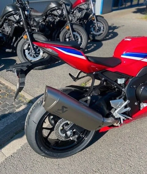 Angebot Honda CBR1000RR-R Fireblade Bild 4: Angebot Honda CBR1000RR-R Fireblade