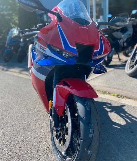 Angebot Honda CBR1000RR-R Fireblade Bild 5: Angebot Honda CBR1000RR-R Fireblade