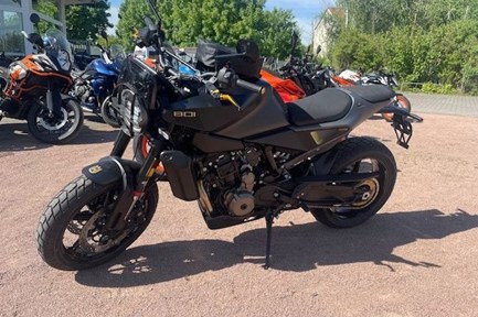Husqvarna Svartpilen 801