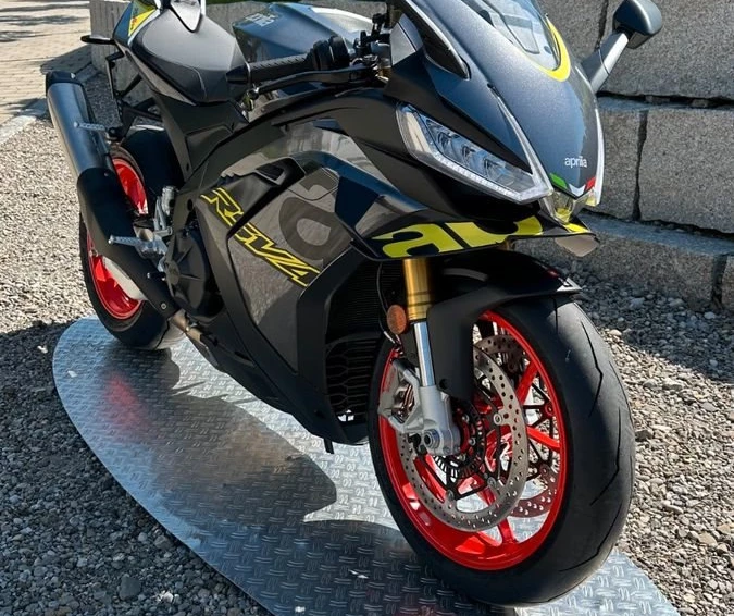 Angebot Aprilia RSV4 1100 Bild 4: Angebot Aprilia RSV4 1100