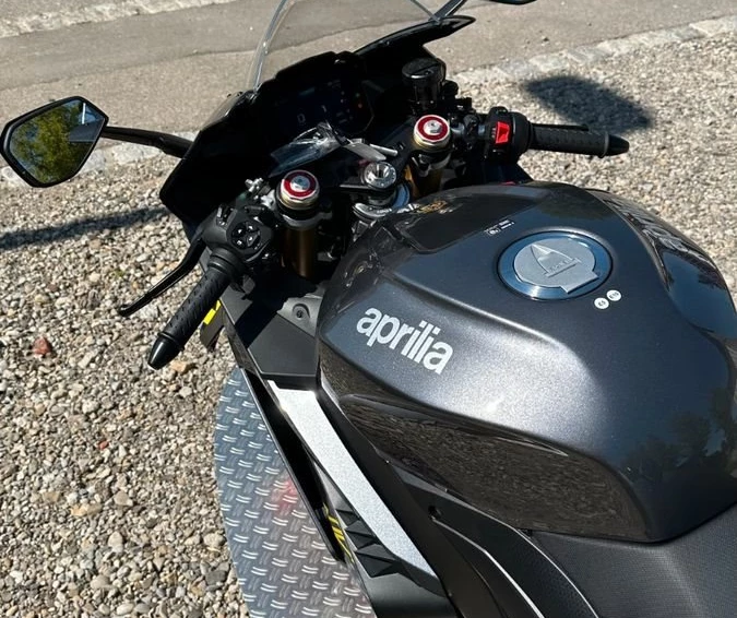 Angebot Aprilia RSV4 1100 Bild 7: Angebot Aprilia RSV4 1100