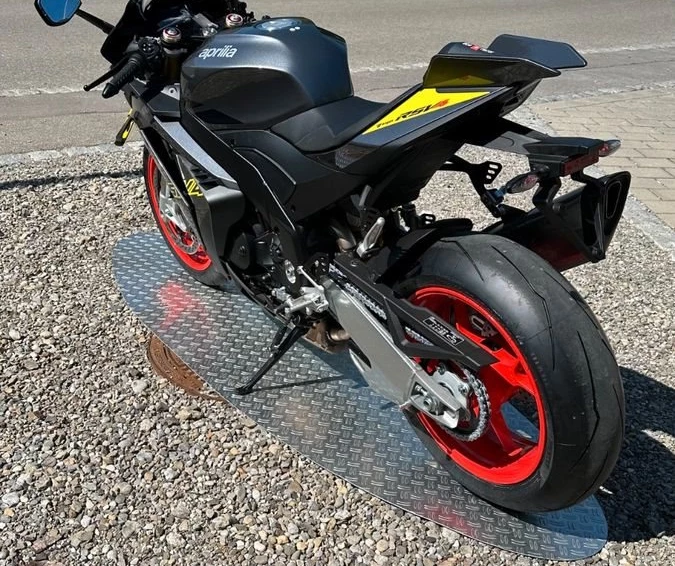 Angebot Aprilia RSV4 1100 Bild 8: Angebot Aprilia RSV4 1100