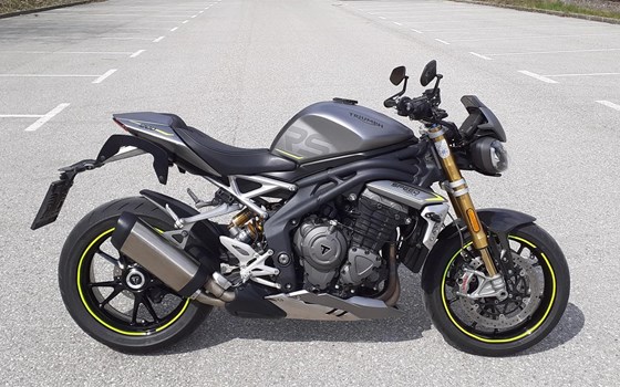 Gebrauchtmotorrad Triumph Speed Triple 1200 RS - Bild 1 Gebrauchtmotorrad Triumph Speed Triple 1200 RS - Bild 1