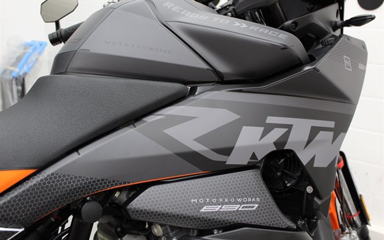 Neufahrzeug KTM 890 SMT - Bild 5