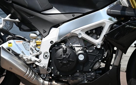 Gebrauchtmotorrad Aprilia Tuono V4 R APRC - Bild 3