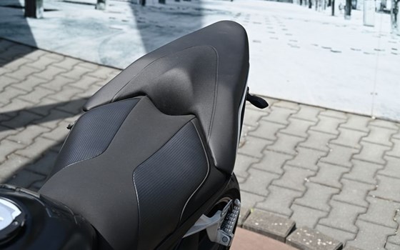 Gebrauchtmotorrad Aprilia Tuono V4 R APRC - Bild 7