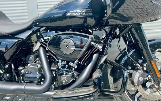 Neufahrzeug Harley-Davidson Road Glide FLTRX - Bild 5 Neufahrzeug Harley-Davidson Road Glide FLTRX - Bild 5
