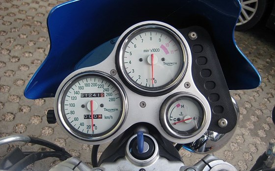 Gebrauchtmotorrad Triumph Speed Triple 955i - Bild 5 Gebrauchtmotorrad Triumph Speed Triple 955i - Bild 5
