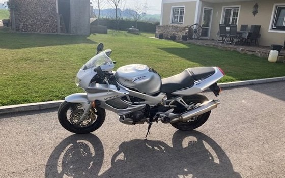 Gebrauchtmotorrad Honda VTR 1000 F Fire Storm - Bild 2 Gebrauchtmotorrad Honda VTR 1000 F Fire Storm - Bild 2