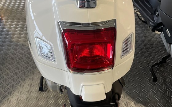 Neufahrzeug Vespa GTS 125 Super Tech - Bild 7