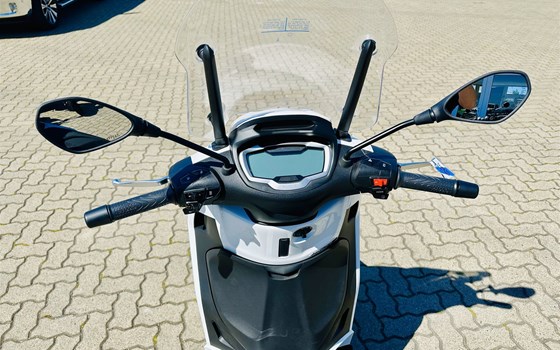 Neufahrzeug Piaggio Beverly 400 - Bild 14