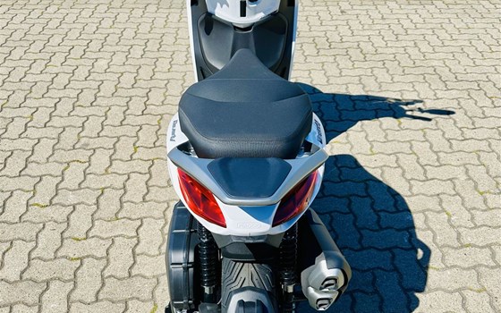Neufahrzeug Piaggio Beverly 400 - Bild 4