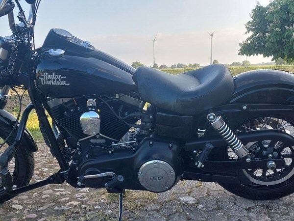 Gebrauchtmotorrad Harley-Davidson Dyna Street Bob Special