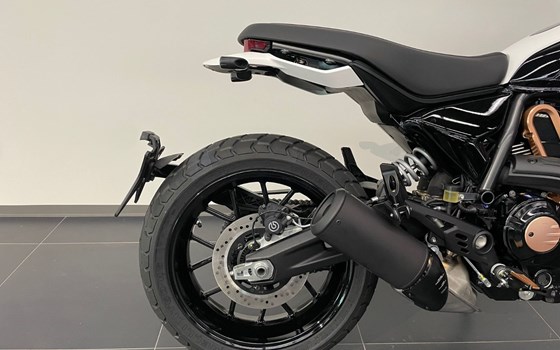 Neufahrzeug Ducati Scrambler 10° Anniversario Rizoma Edition - Bild 6