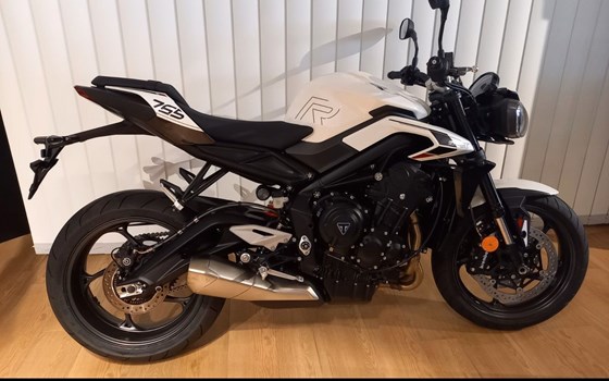 Gebrauchtmotorrad Triumph Street Triple R - Bild 1