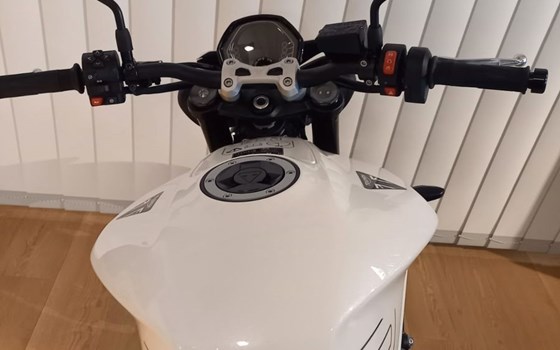 Gebrauchtmotorrad Triumph Street Triple R - Bild 10