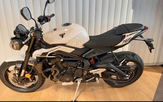 Gebrauchtmotorrad Triumph Street Triple R - Bild 3