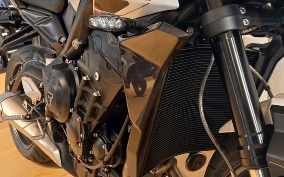 Gebrauchtmotorrad Triumph Street Triple R - Bild 6