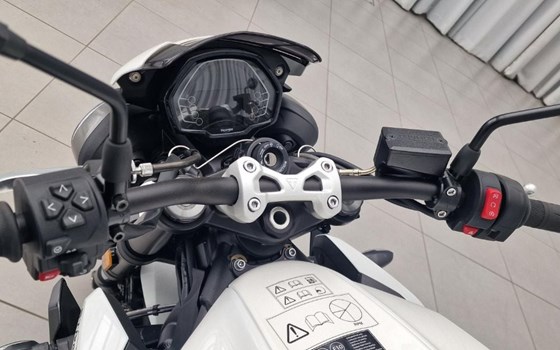 Gebrauchtmotorrad Triumph Street Triple R - Bild 6