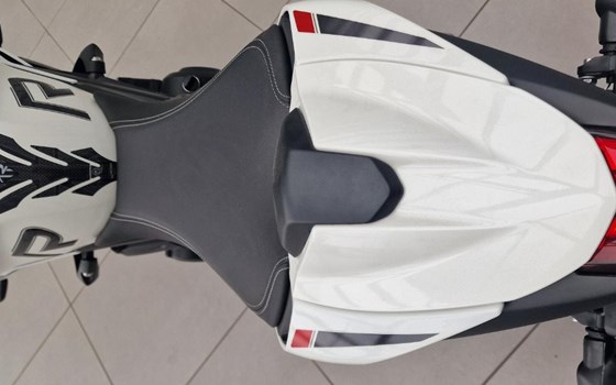 Gebrauchtmotorrad Triumph Street Triple R - Bild 7