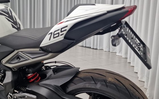 Gebrauchtmotorrad Triumph Street Triple R - Bild 8 Gebrauchtmotorrad Triumph Street Triple R - Bild 8
