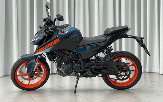 Neufahrzeug KTM 125 Duke - Bild 3 Neufahrzeug KTM 125 Duke - Bild 3