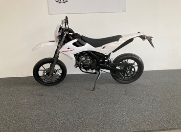 Neumotorrad Rieju MRT 50 Custom