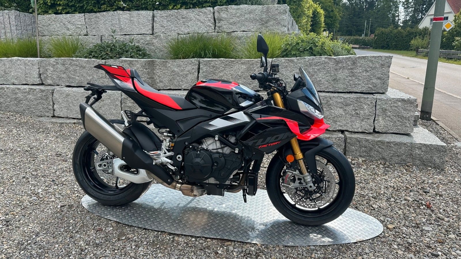 Aprilia Tuono V4 1100 Factory 