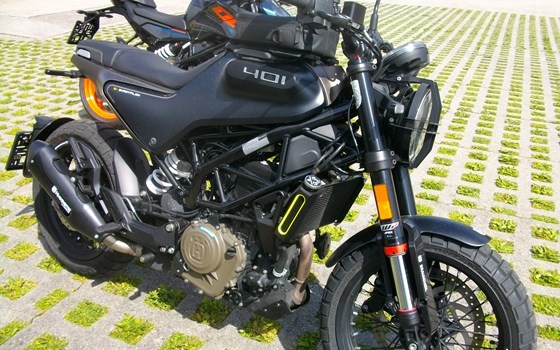 Gebrauchtmotorrad Husqvarna Svartpilen 401 - Bild 2 Gebrauchtmotorrad Husqvarna Svartpilen 401 - Bild 2