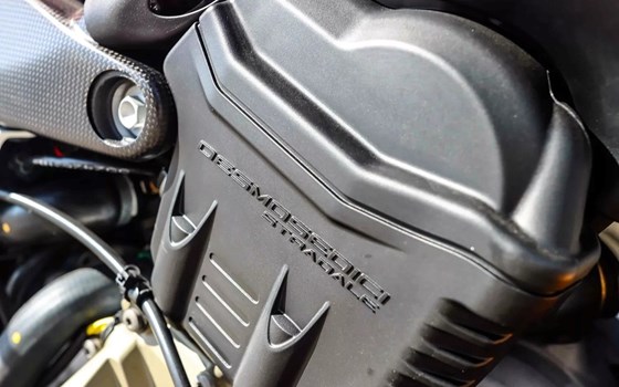 Gebrauchtmotorrad Ducati Streetfighter V4 S - Bild 10