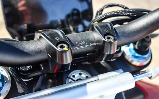 Gebrauchtmotorrad Ducati Streetfighter V4 S - Bild 12