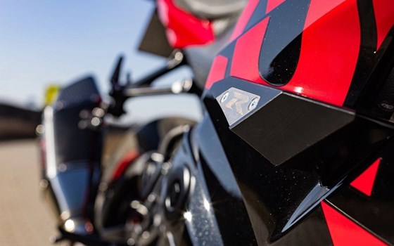 Gebrauchtmotorrad Suzuki GSX-R 1000 R - Bild 8 Gebrauchtmotorrad Suzuki GSX-R 1000 R - Bild 8
