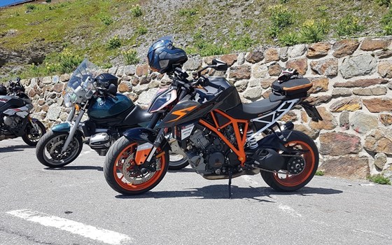 Gebrauchtmotorrad KTM 1290 Super Duke R - Bild 1 Gebrauchtmotorrad KTM 1290 Super Duke R - Bild 1